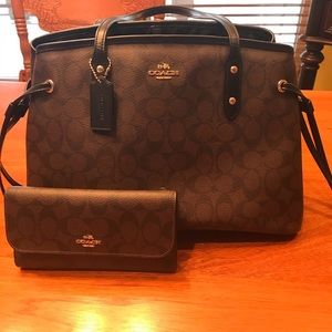 Authentic Coach Purse with wallet.🤩💖